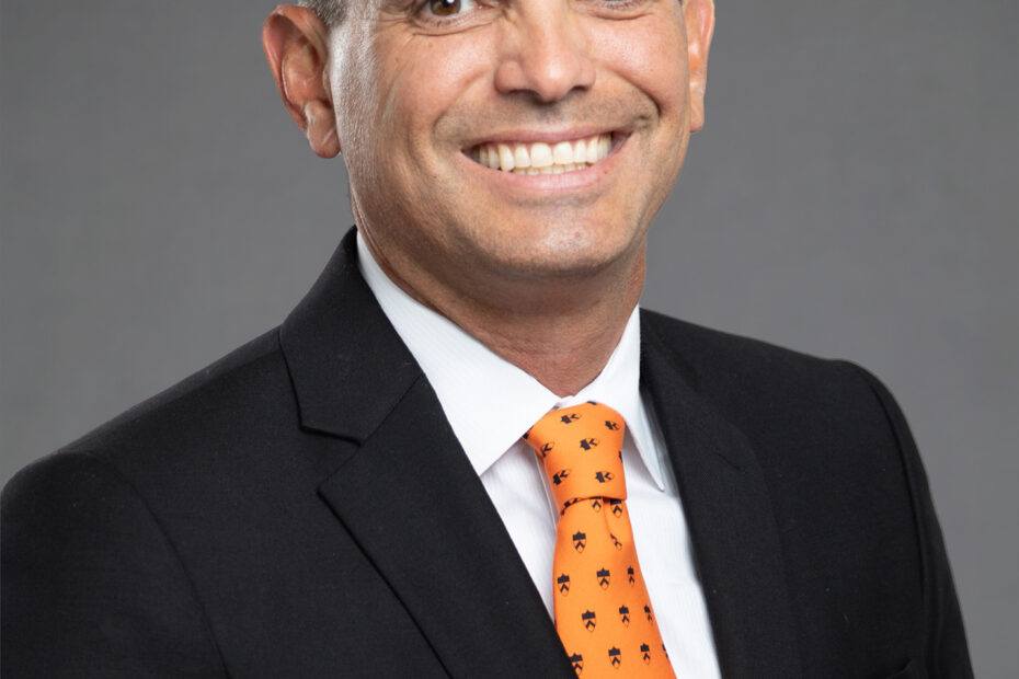 Roly Acosta headshot